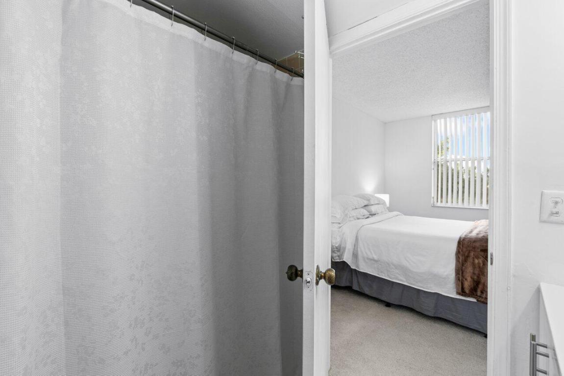 VILLAGES OF ORIOLE BONAIRE - Residential Lease