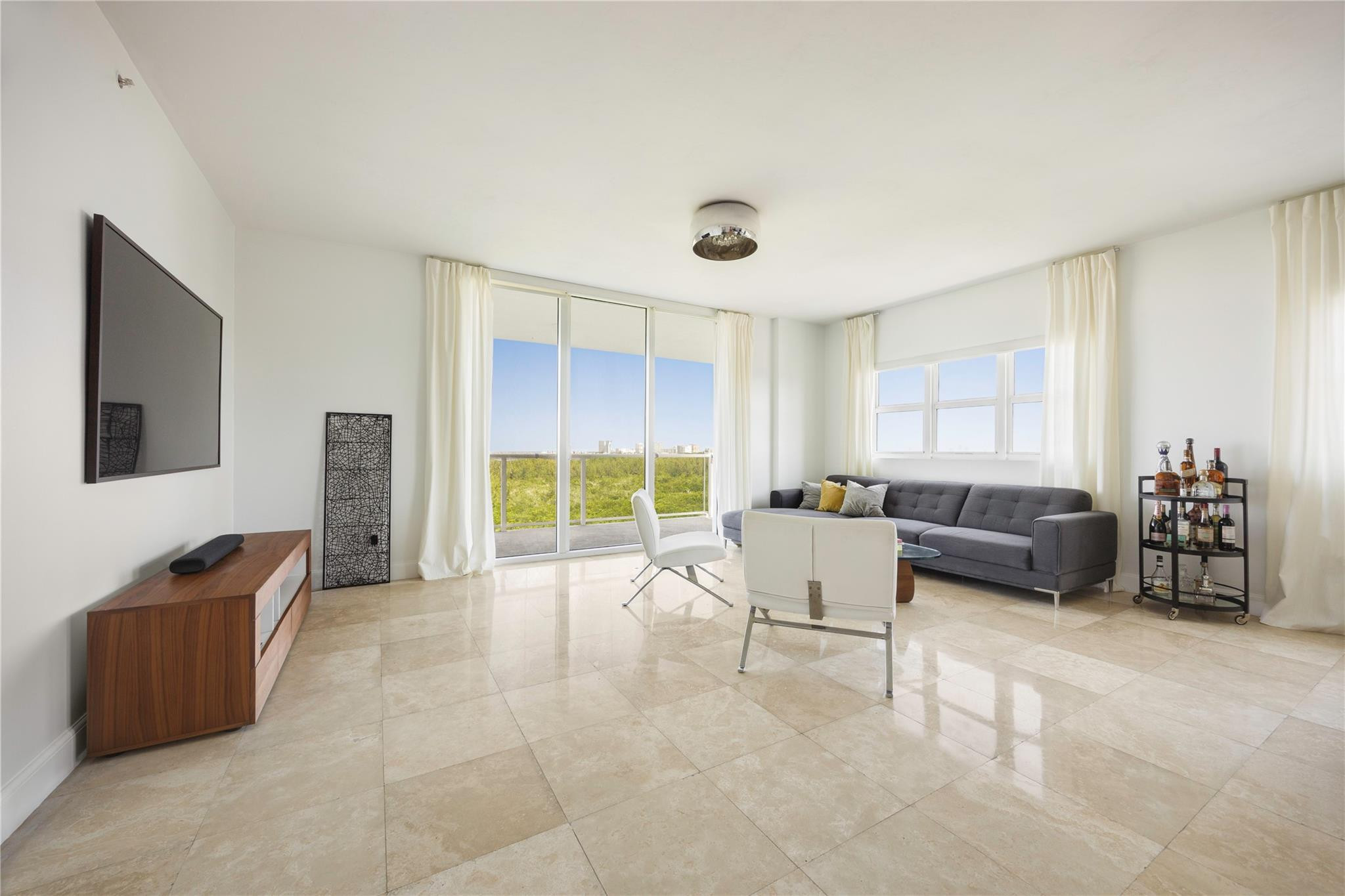 THE OAKS I CONDO - Residential Lease