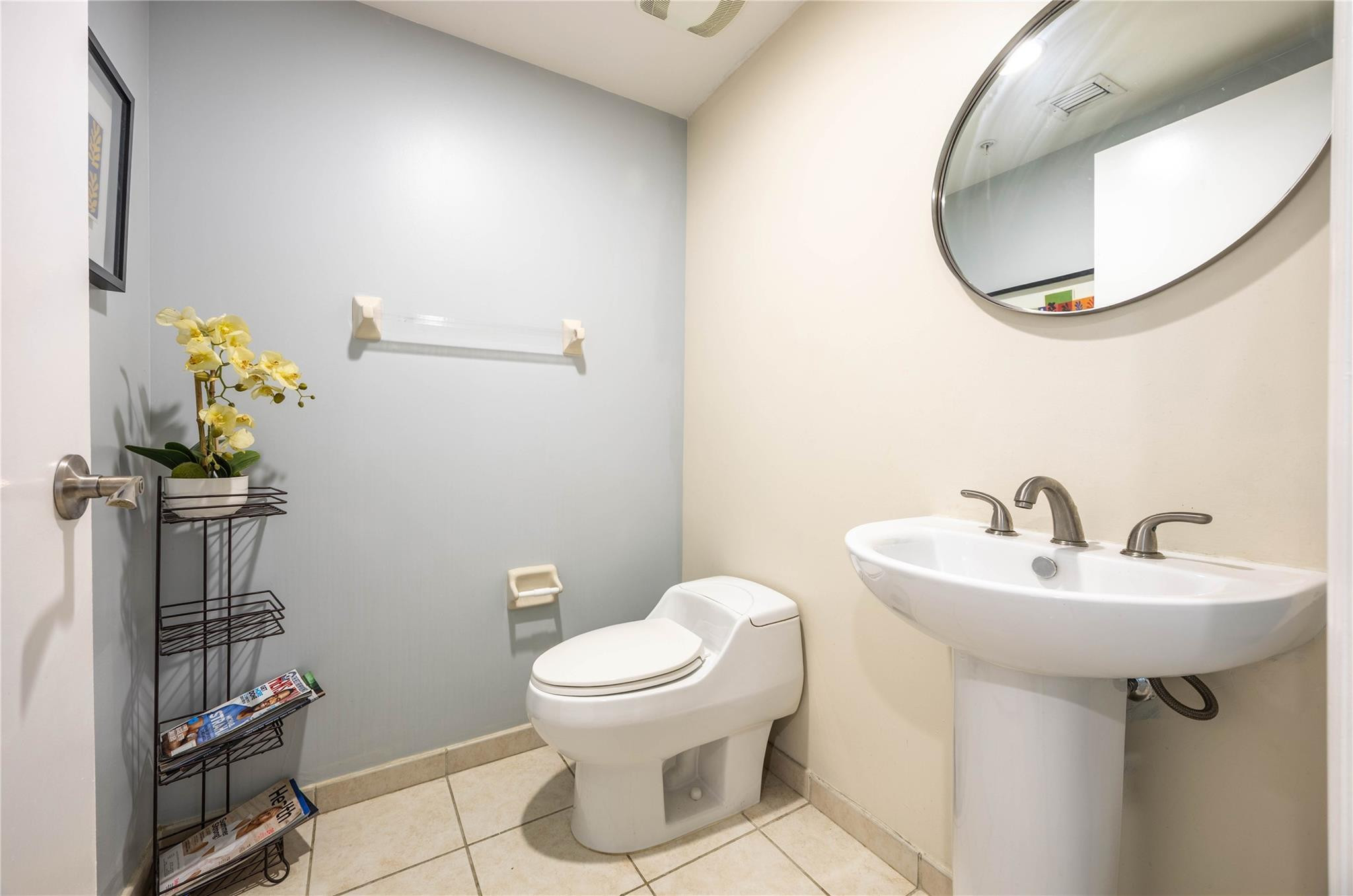 THE OAKS I CONDO - Residential Lease