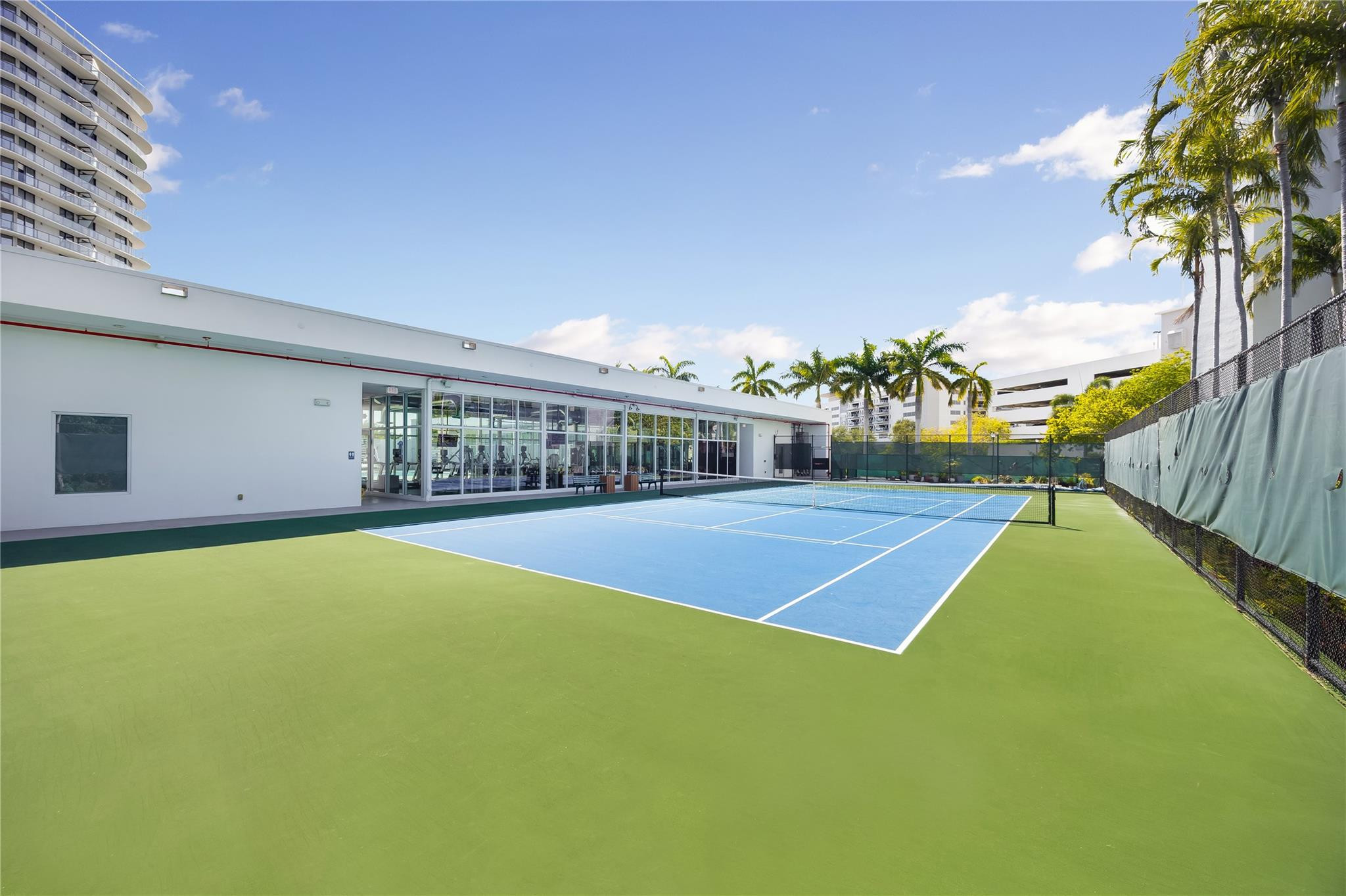THE OAKS I CONDO - Residential Lease