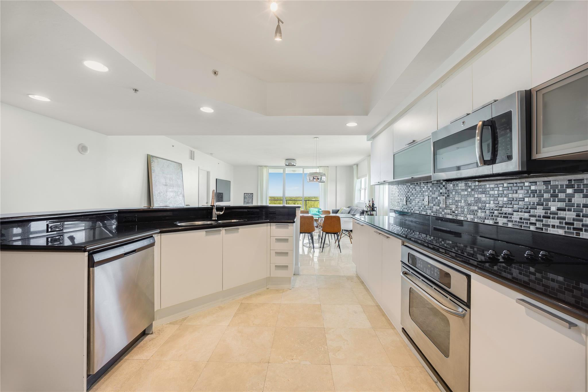 THE OAKS I CONDO - Residential Lease
