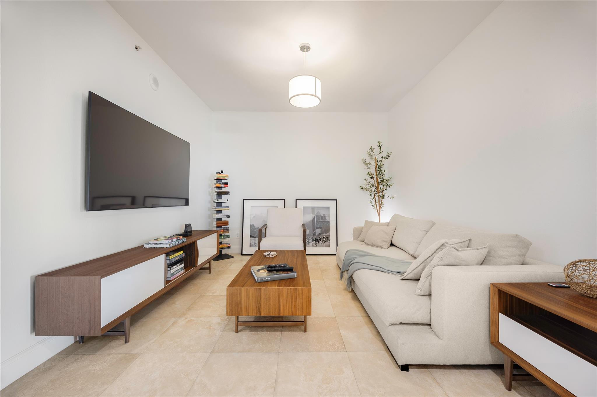 THE OAKS I CONDO - Residential Lease