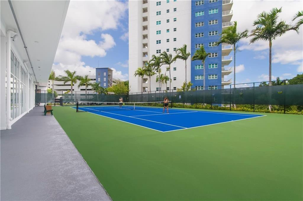 THE OAKS I CONDO - Residential Lease