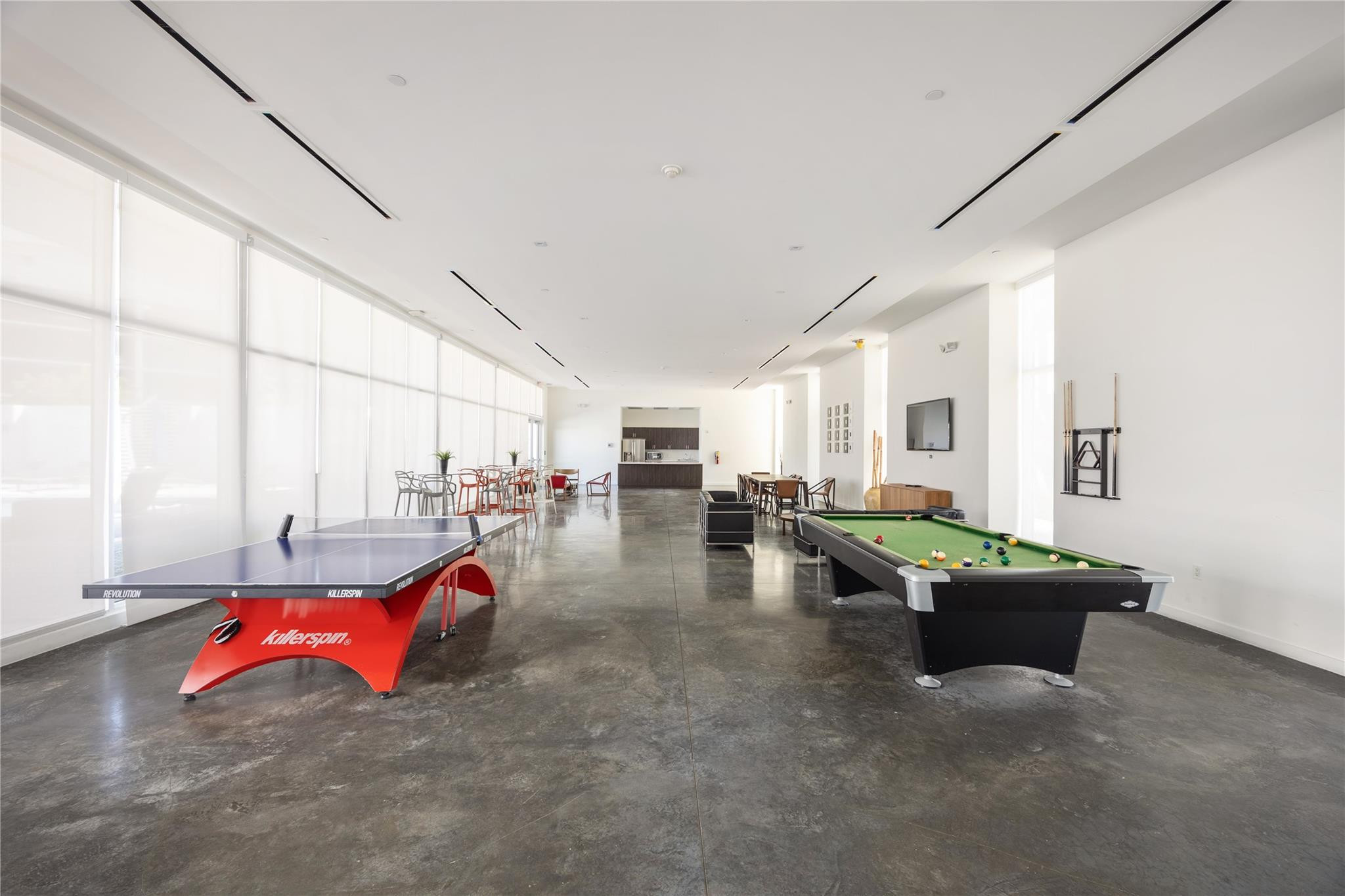 THE OAKS I CONDO - Residential Lease