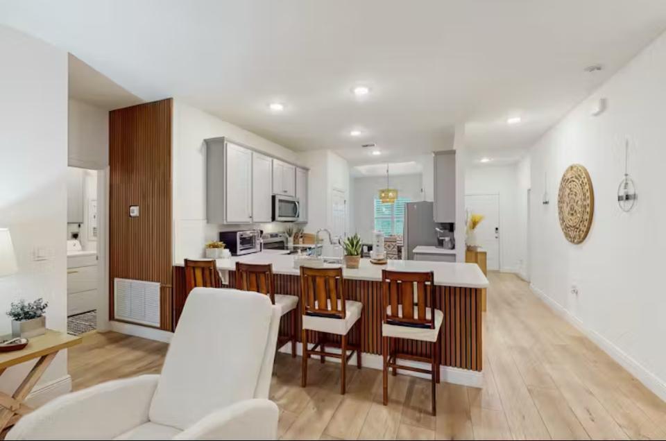 SEBASTIAN HIGHLANDS UNIT - Residential Lease