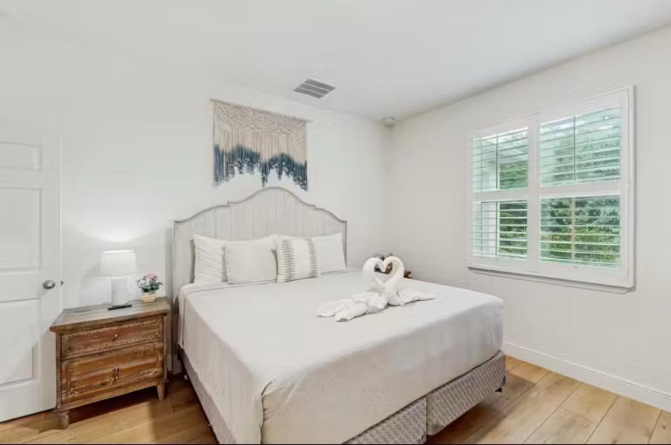 SEBASTIAN HIGHLANDS UNIT - Residential Lease