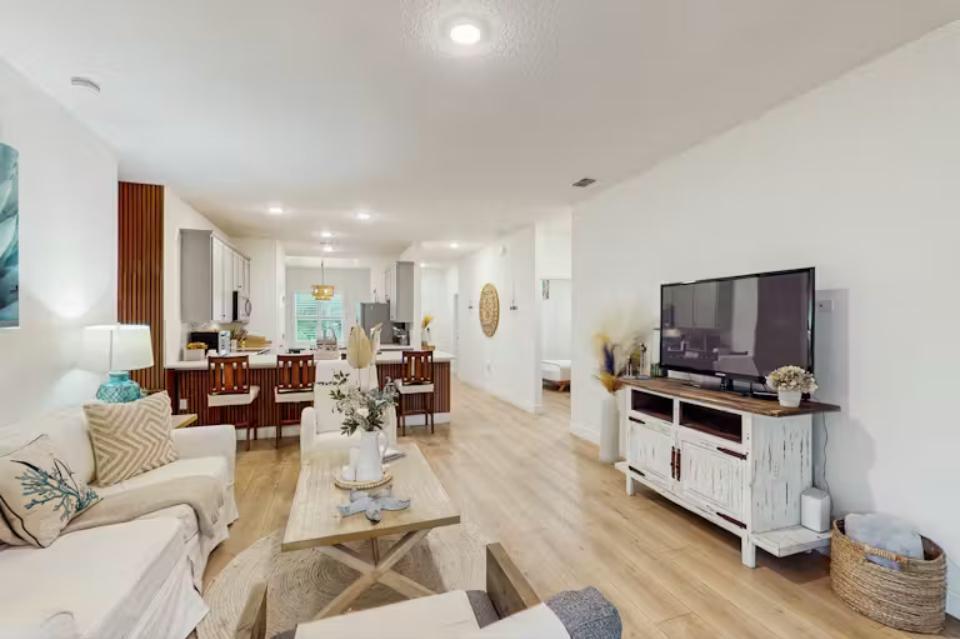 SEBASTIAN HIGHLANDS UNIT - Residential Lease