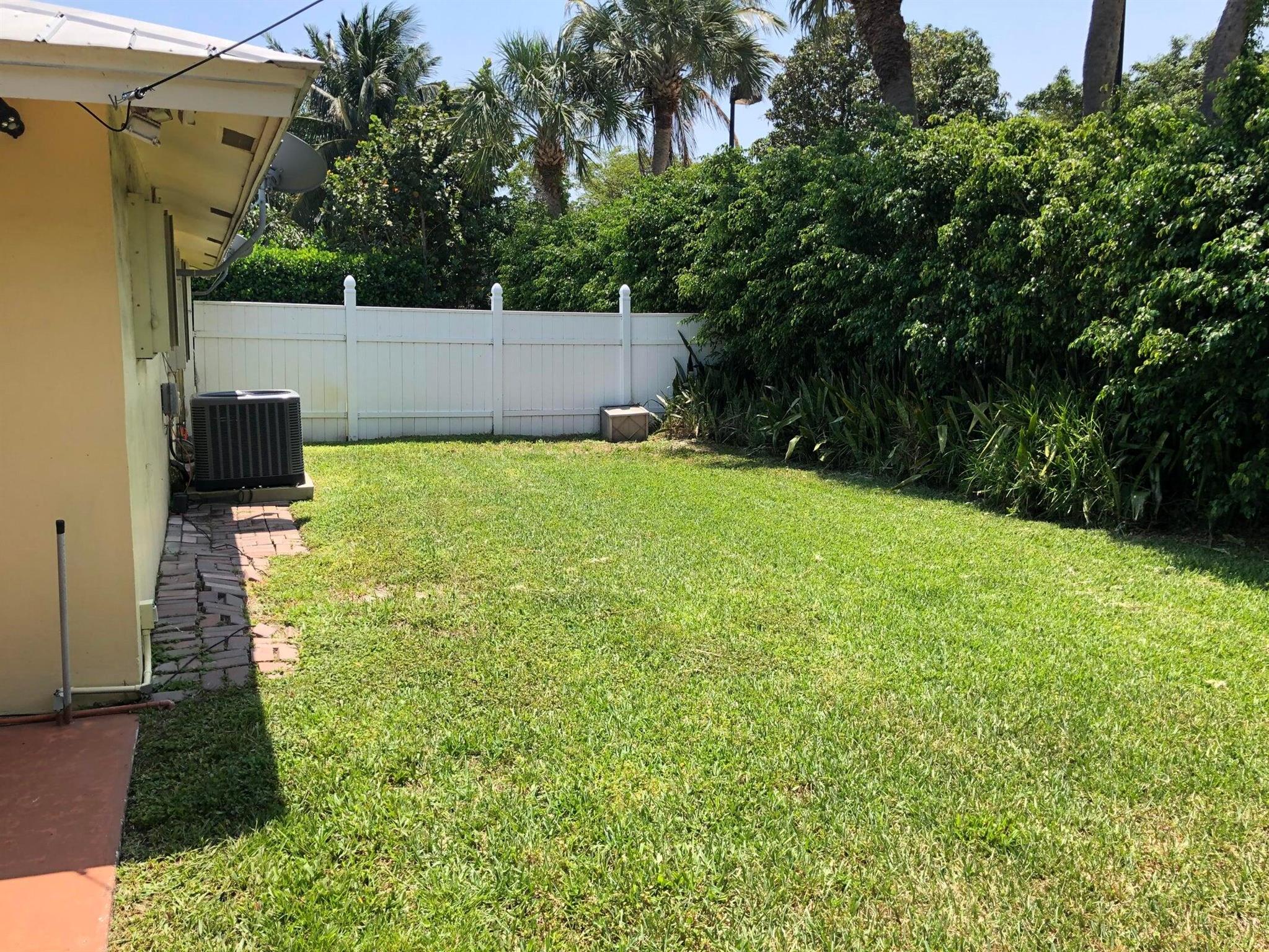 DELRAY MANORS - Residential Lease