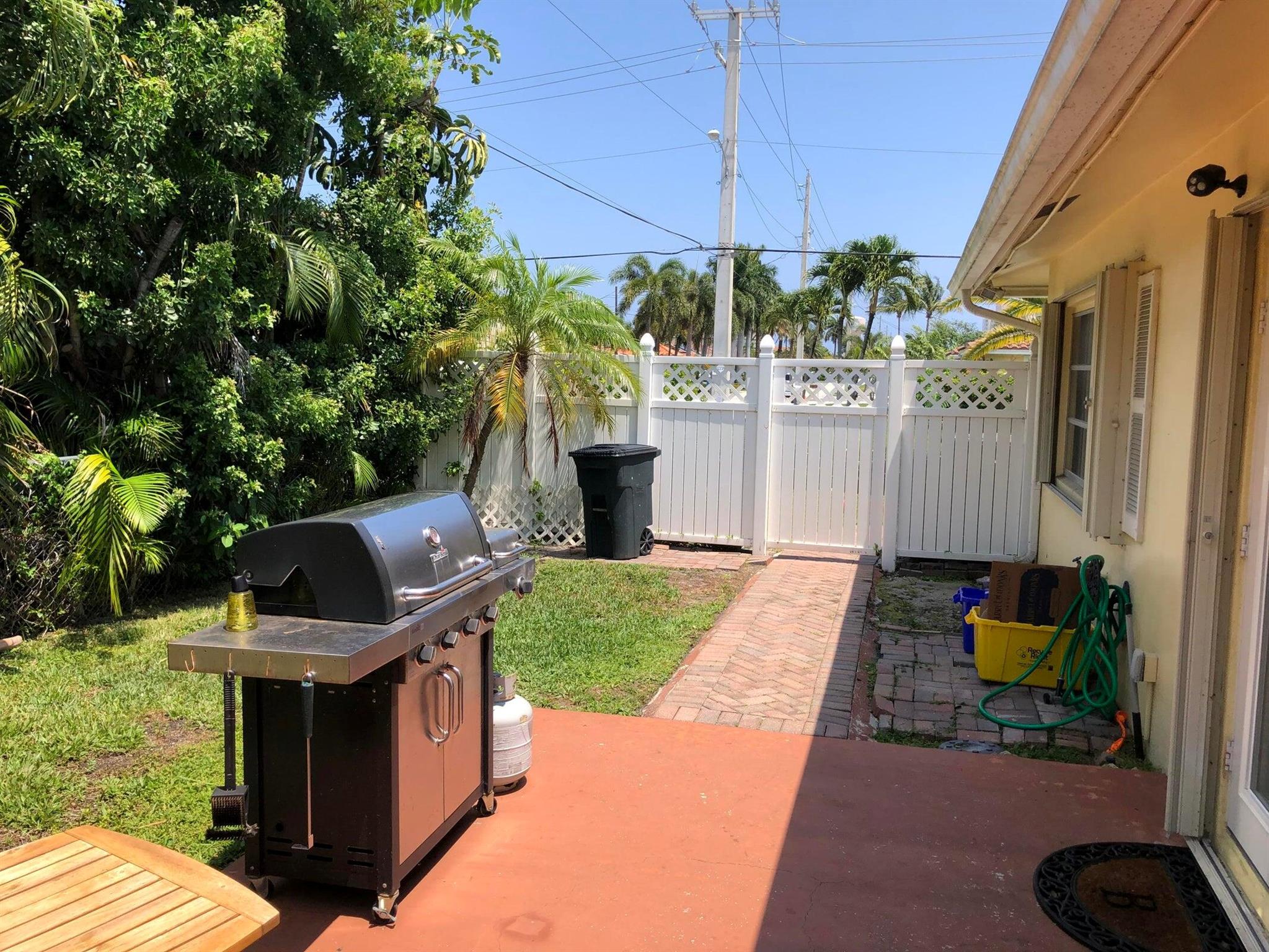 DELRAY MANORS - Residential Lease