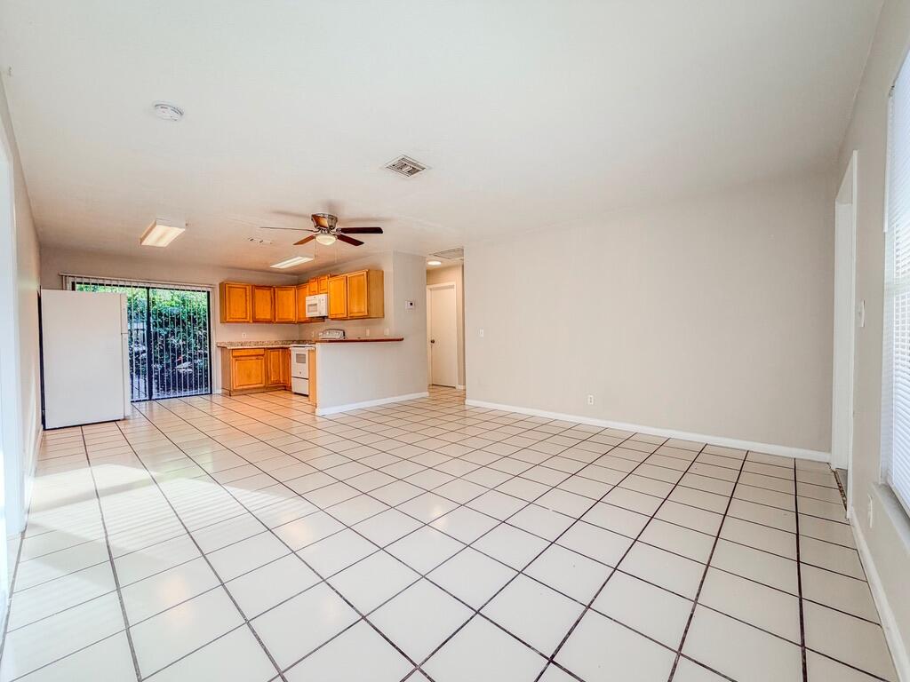 MODEL LAND CO - Residential Lease