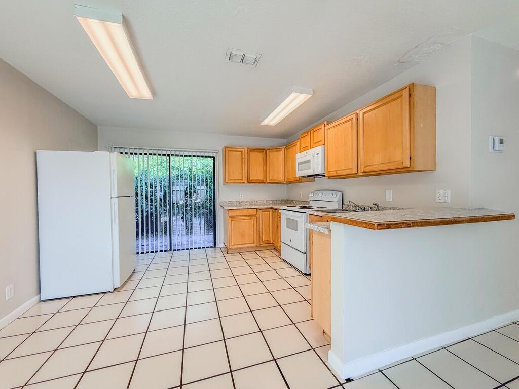 MODEL LAND CO - Residential Lease