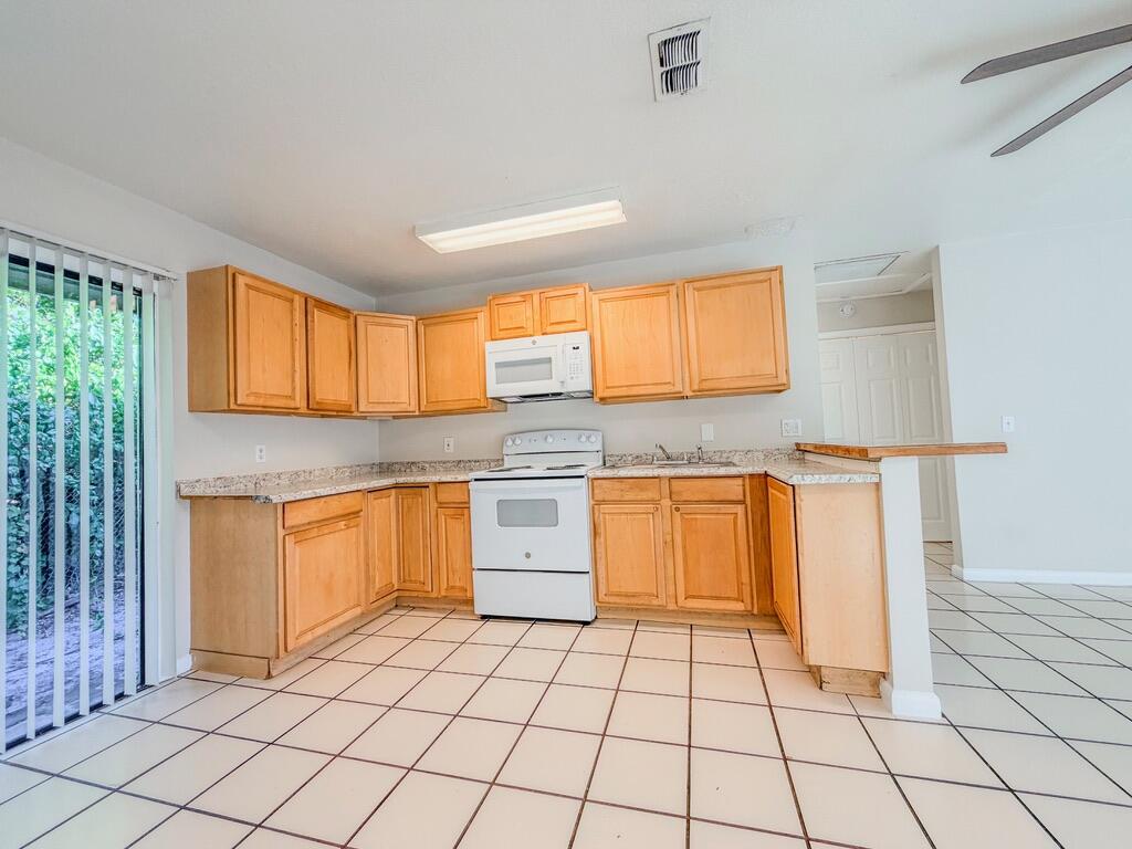 MODEL LAND CO - Residential Lease