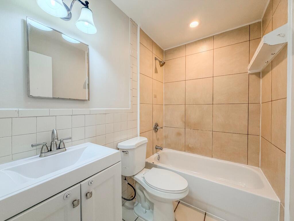 MODEL LAND CO - Residential Lease