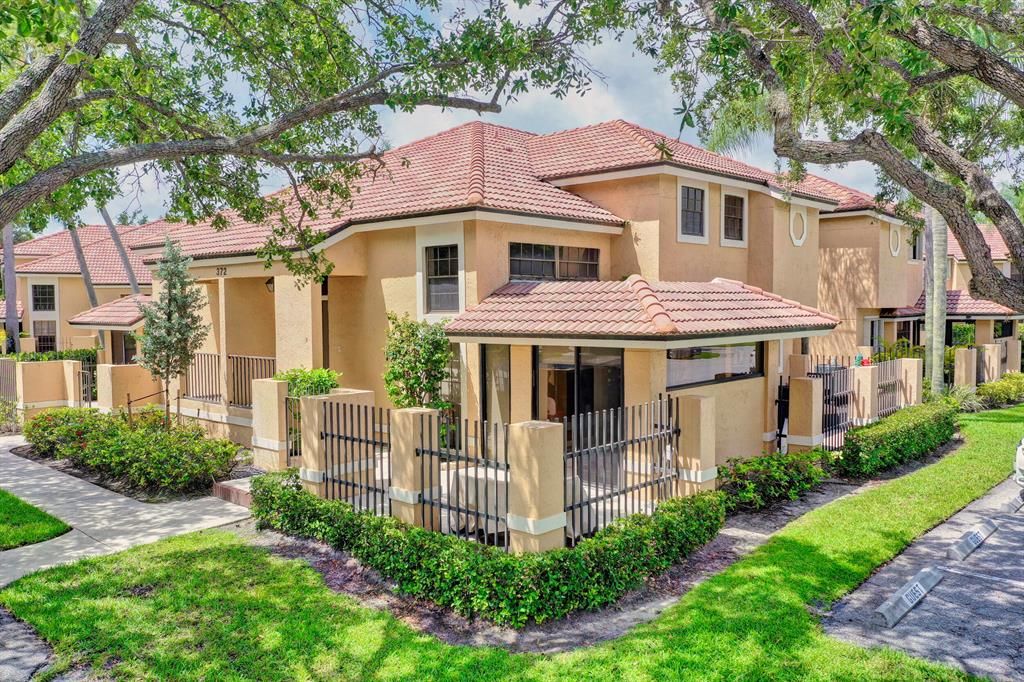 Photo of 372 Prestwick Circle Cir #2, Palm Beach Gardens, FL 33418 (MLS # R10808894)