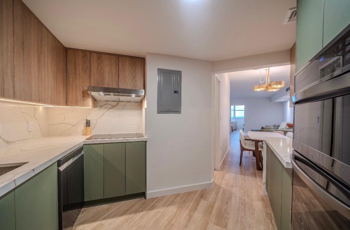 View photos, virtual tours, details... 801 BRICKELL BAY Drive 1168