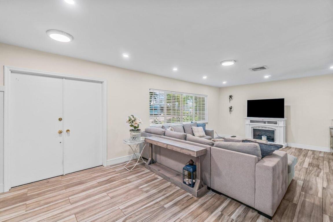 CONFERENCE LAKE ESTATES - Residential Lease