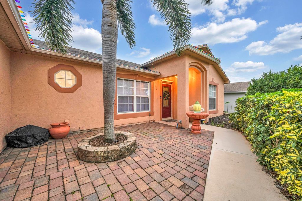 Photo of 608 Ash Street, Port Saint Lucie, FL 34952 (MLS # R10943905)