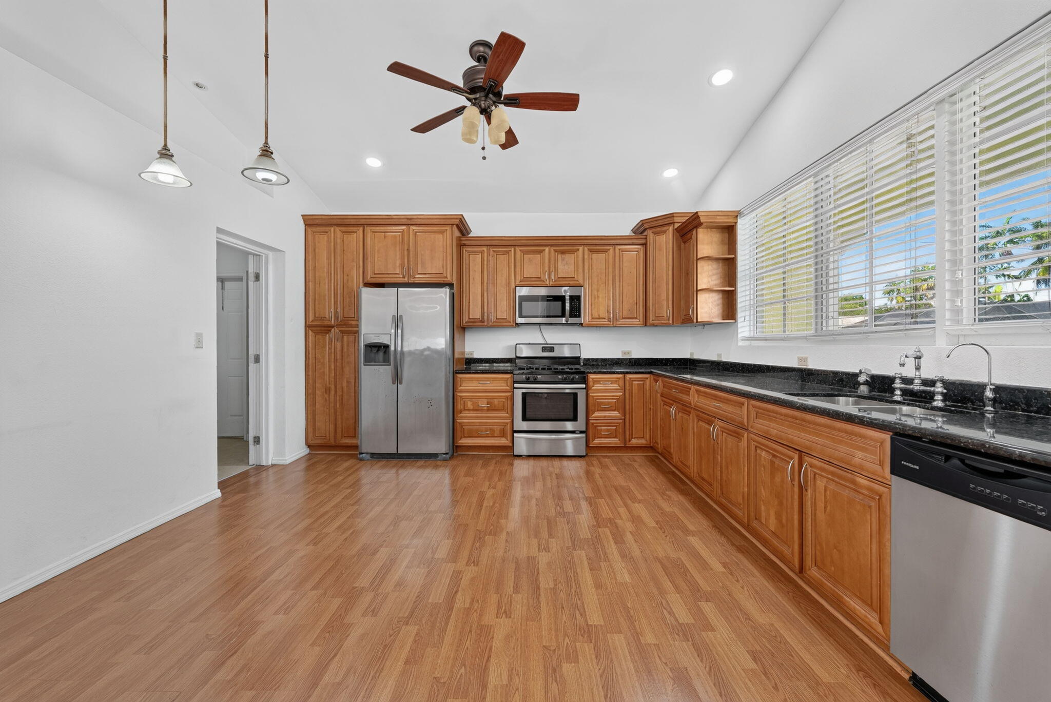 4361 NE 13TH Terrace