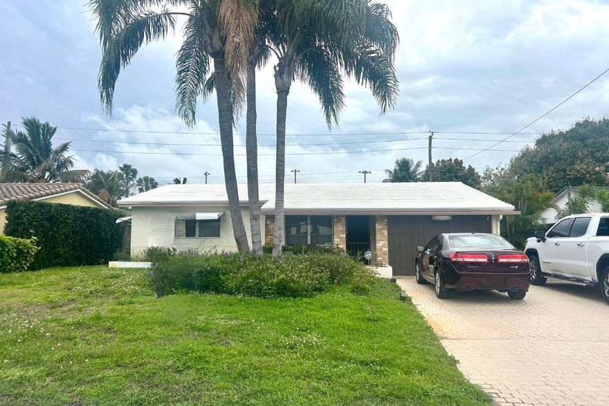 Charming 2 bedroom, 1 bath in Oakland Park.  Great Location!