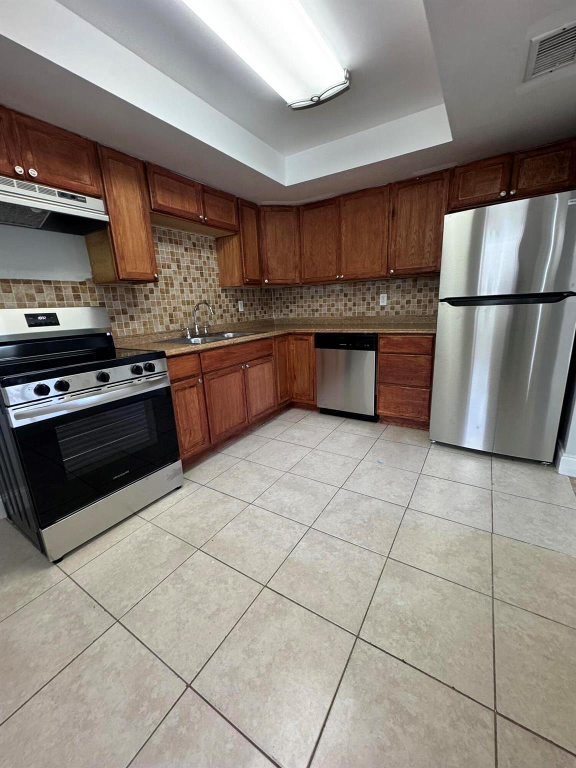 Move-In Made Simple: Just First Month's Rent + Security DepositDiscover your new home at Louisiana Apartments, where comfort meets convenience. This spacious 2-bed, 1-bath apartment offers 875 sq. ft. of living space and is ideally located near downtown Fort Pierce, just minutes from dining, shopping, and the beach.Key Features:- BRAND NEW Stainless Steel appliances- Flat Fee Utilities: $100/month for water.- Easy Parking: Maximum of two vehicles allowed per unit.- Fast ApplicationSecurity Deposit Alternative Available:Save on move-in costs with our deposit-free option through Obligo!