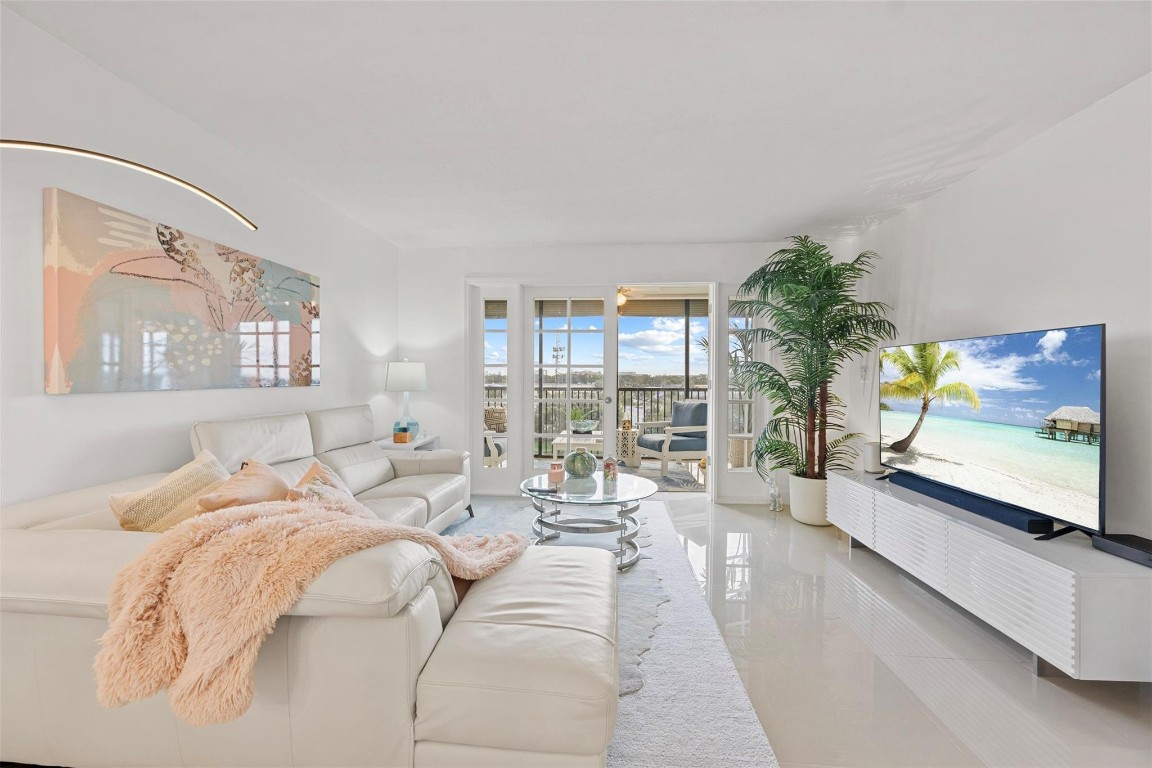 2202 S Cypress Bend Drive 606