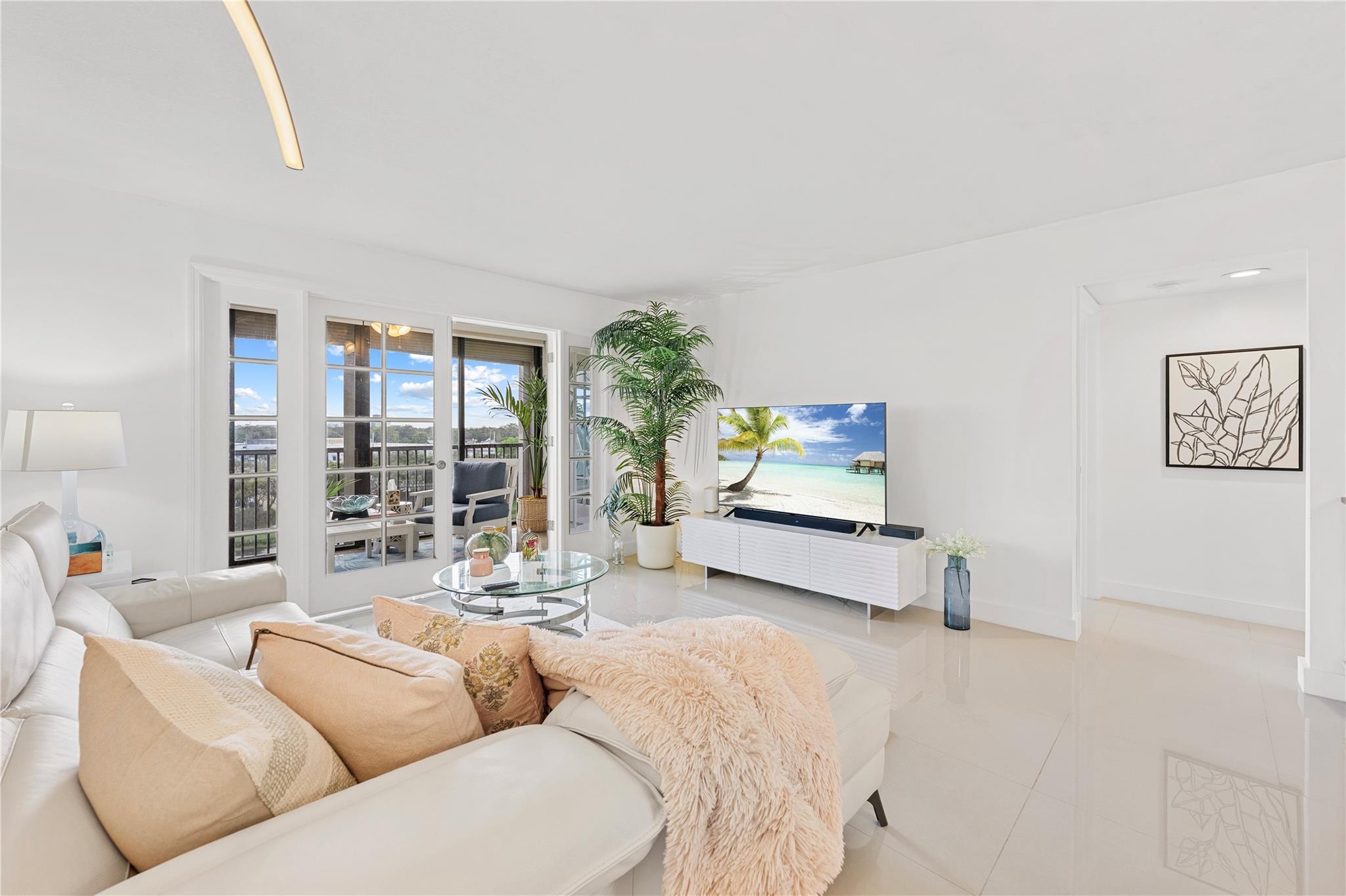 2202 S Cypress Bend Dr 606