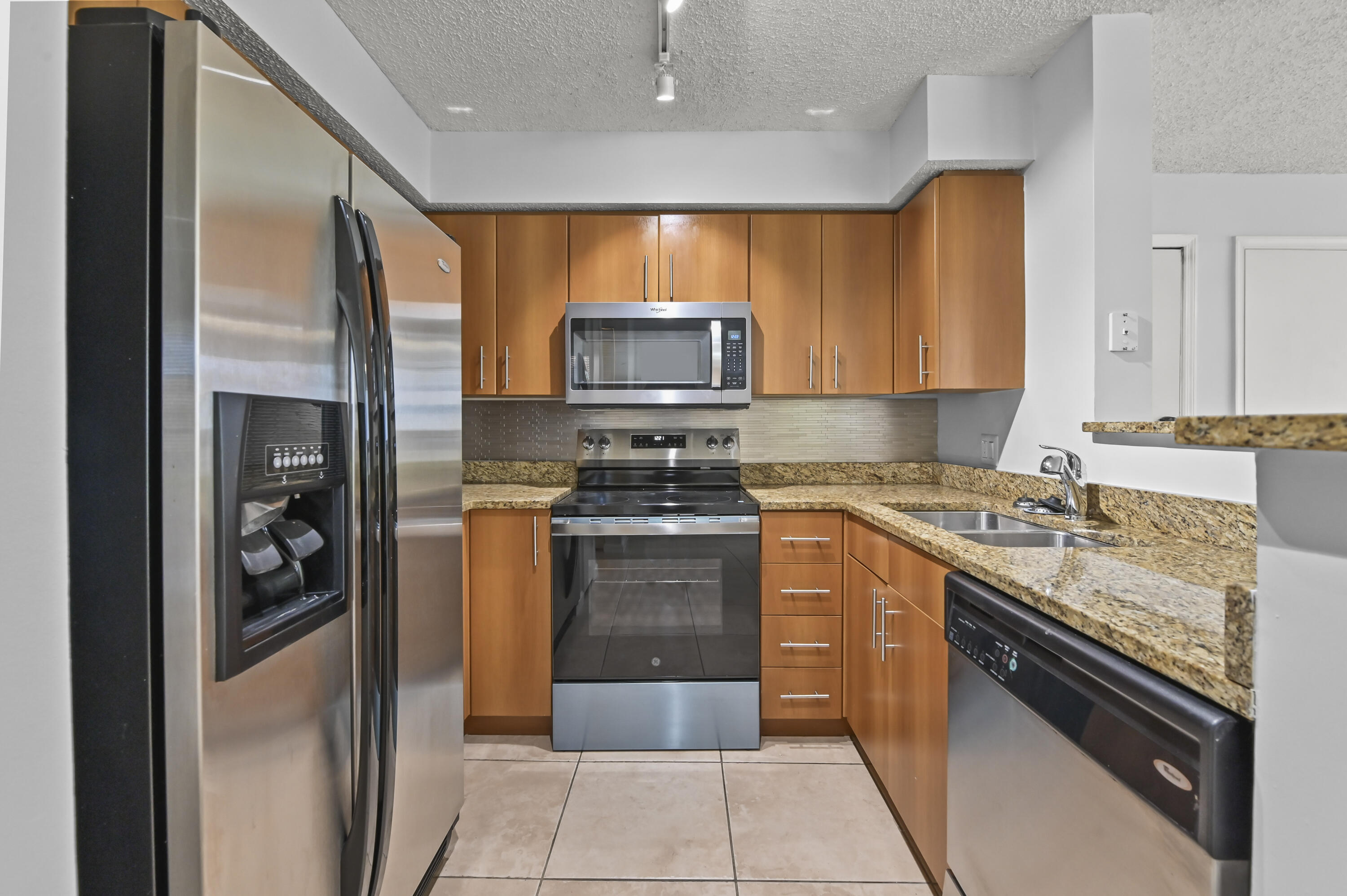 BAHIA AT DELRAY CONDO - Residential Lease