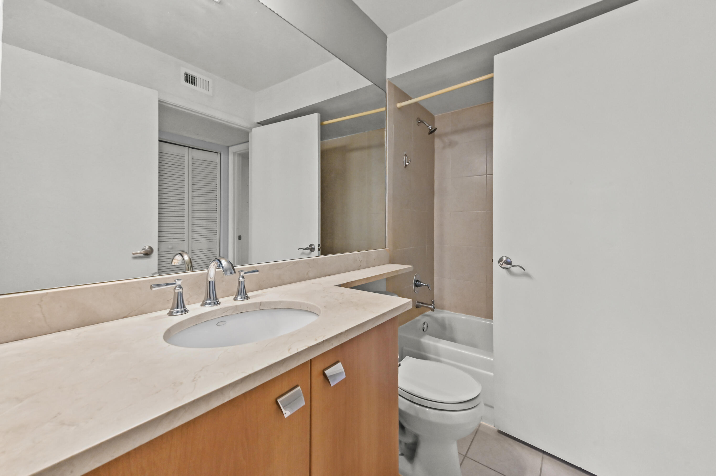 BAHIA AT DELRAY CONDO - Residential Lease