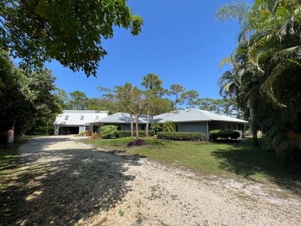 Photo of 8039 SE Rivers Edge Street St, Jupiter, FL 33458 (MLS # R10788904)