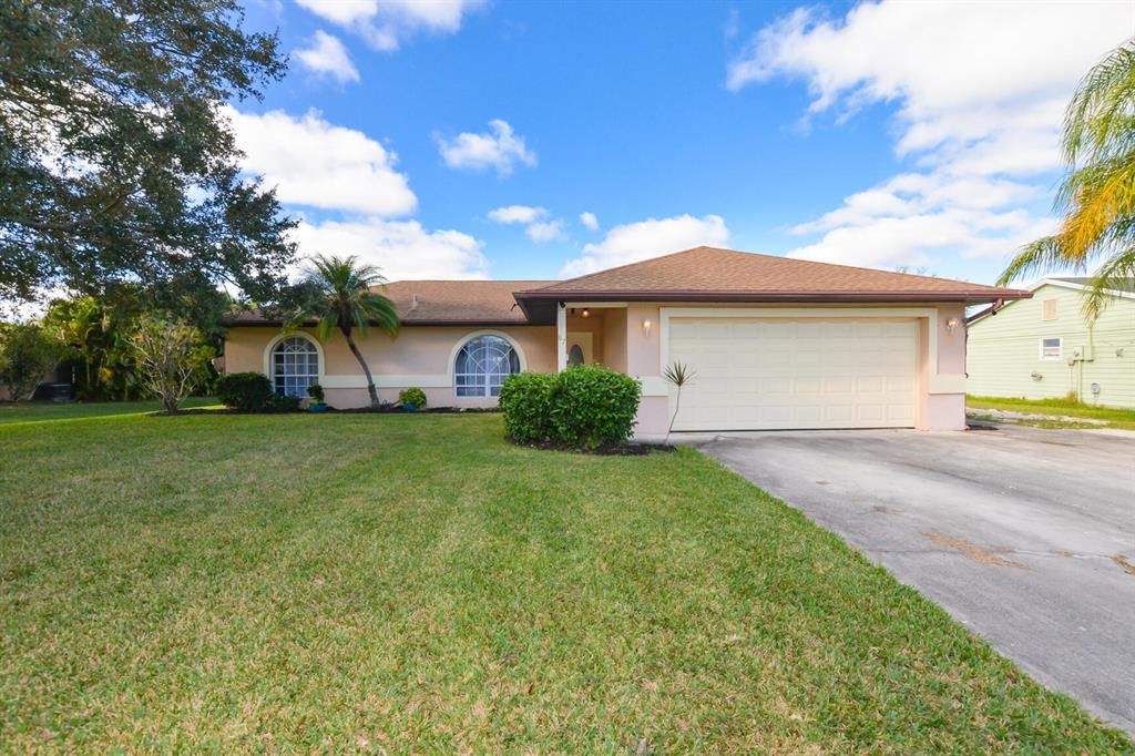 Photo of 87 Sandalwood Drive, Fort Pierce, FL 34947 (MLS # R10765776)