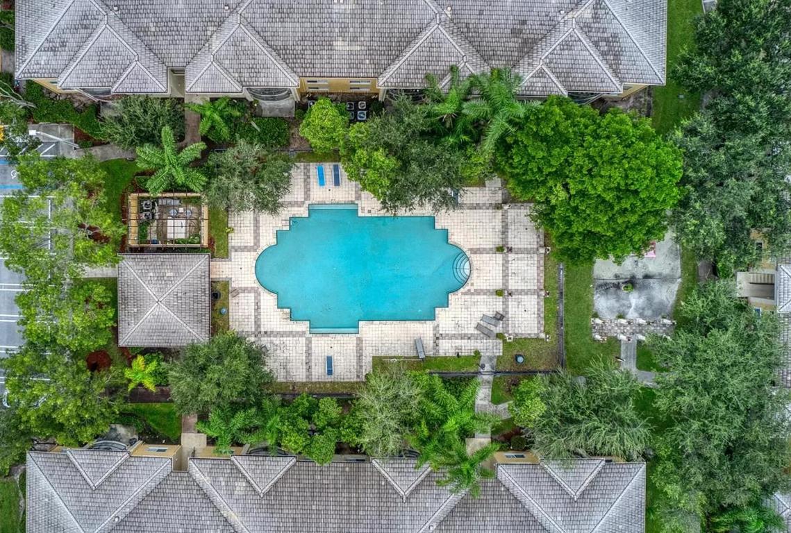 GRAND VIEW AT CRESTWOOD CONDOMINIUM - Residential Lease