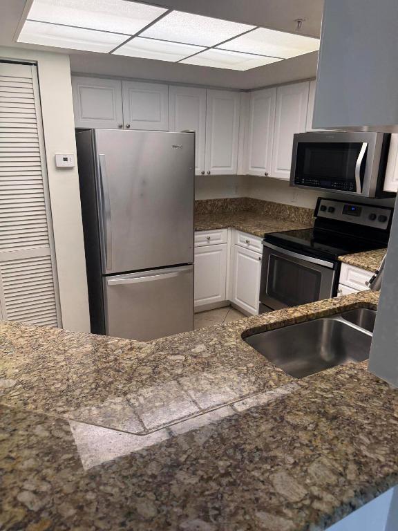 GRAND VIEW AT CRESTWOOD CONDOMINIUM - Residential Lease