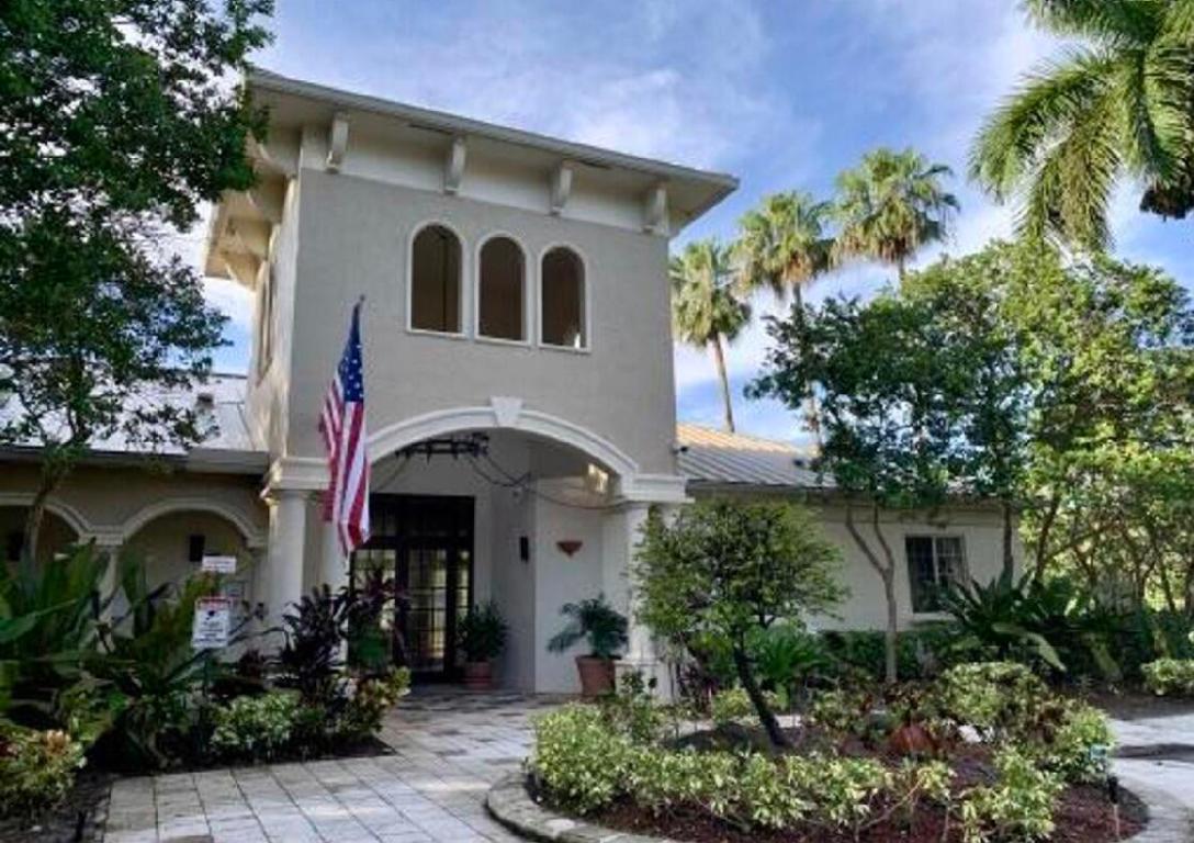 GRAND VIEW AT CRESTWOOD CONDOMINIUM - Residential Lease