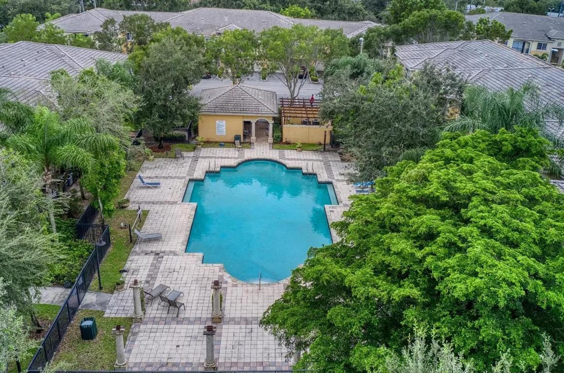 GRAND VIEW AT CRESTWOOD CONDOMINIUM - Residential Lease