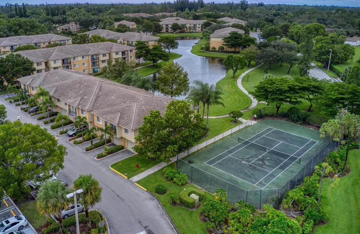 GRAND VIEW AT CRESTWOOD CONDOMINIUM - Residential Lease