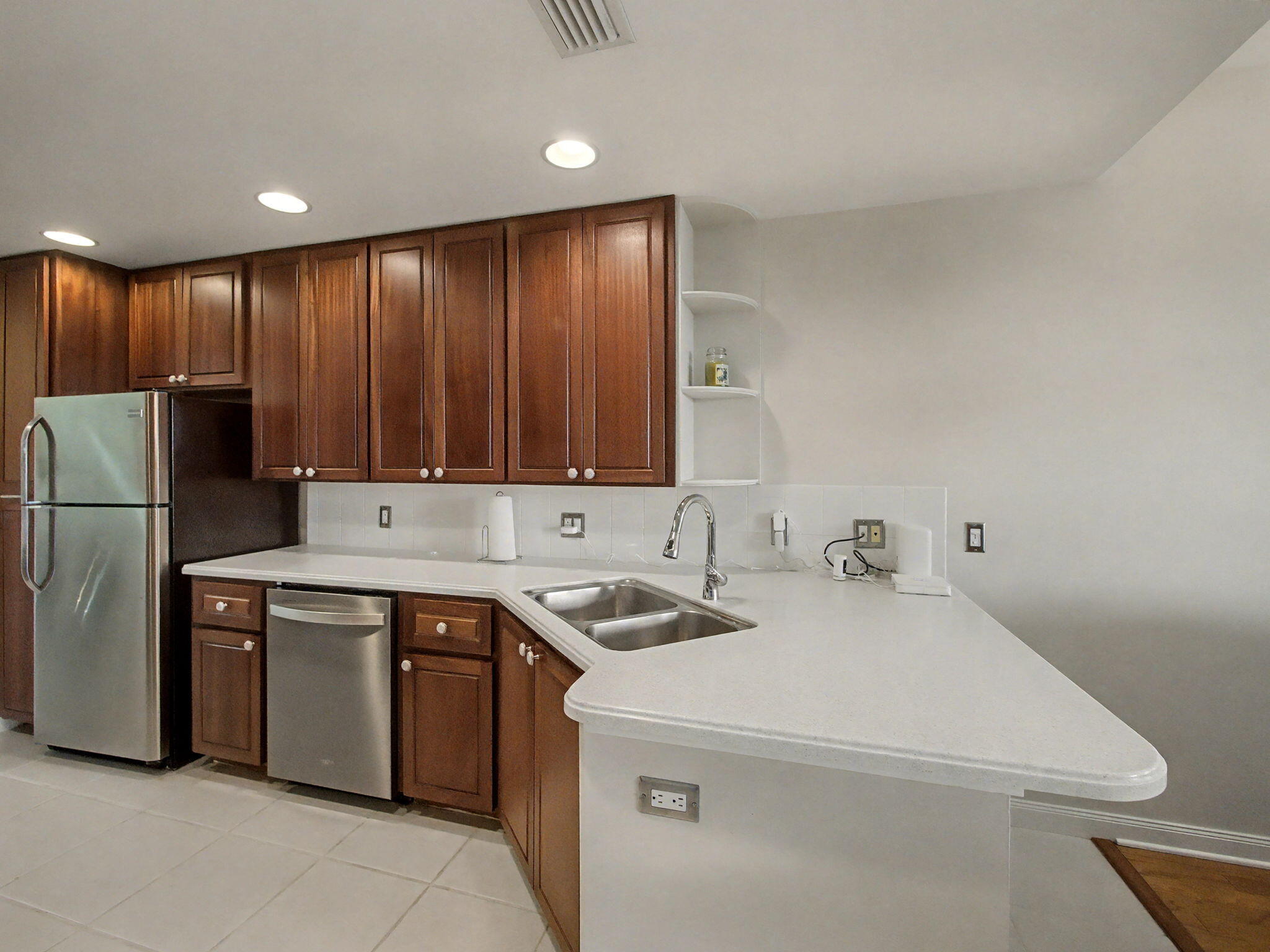 CHARLESTON COURT AT ABACOA PH 2 - Residential Lease