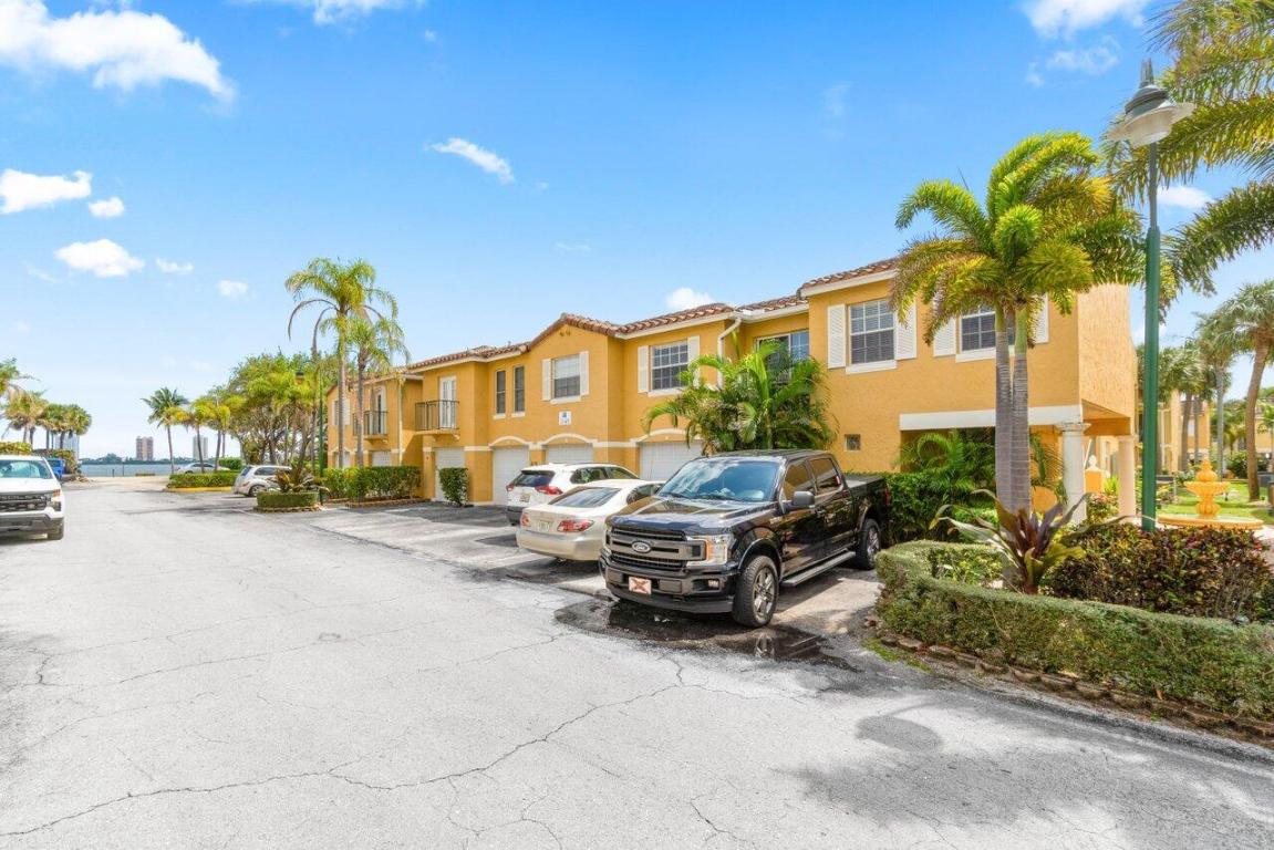 BAY REACH CONDO - Residential