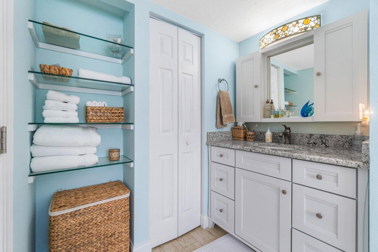 BAY REACH CONDO - Residential