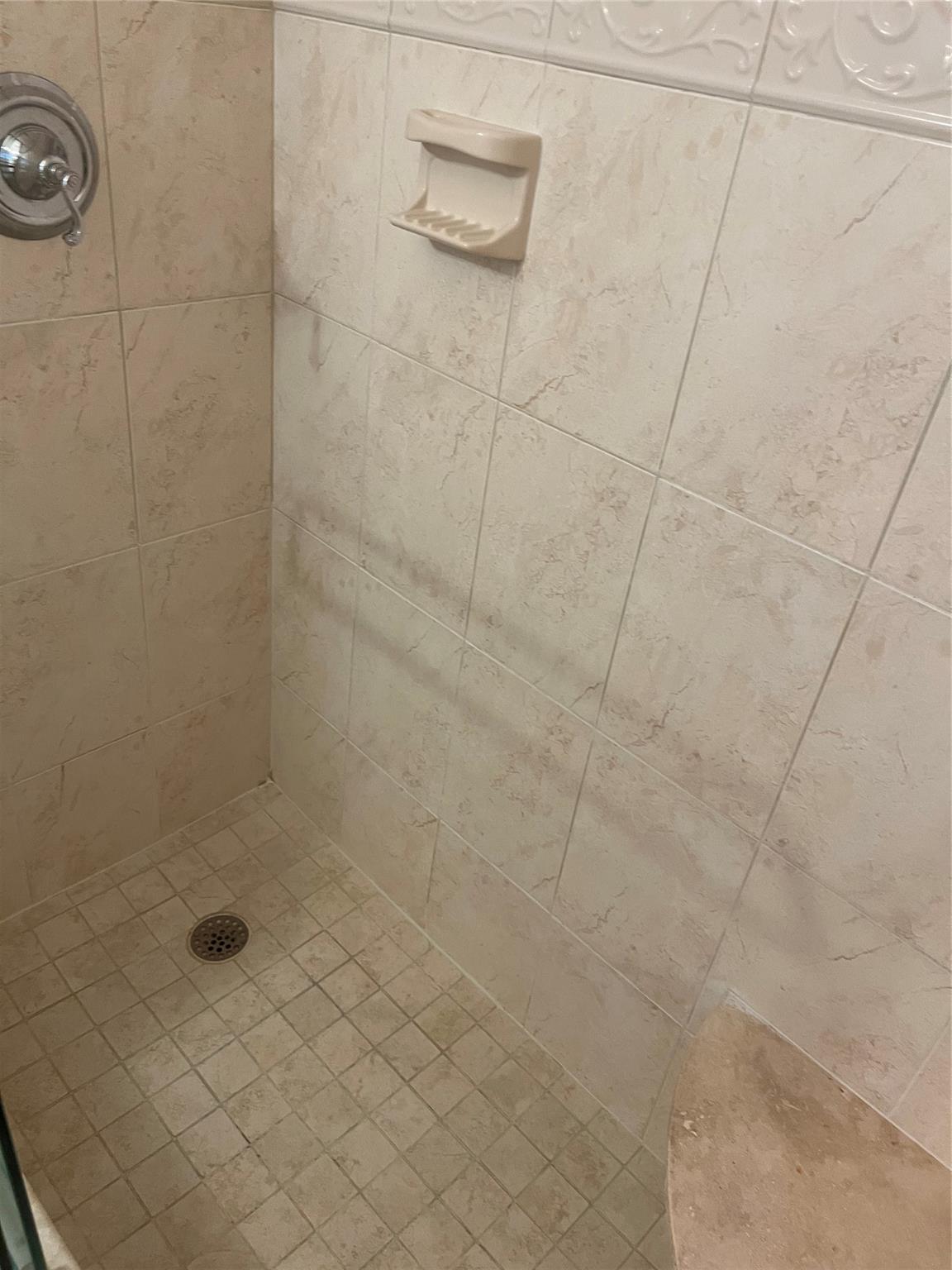 PEMBROKE LAKES SEC 4 - Residential Lease
