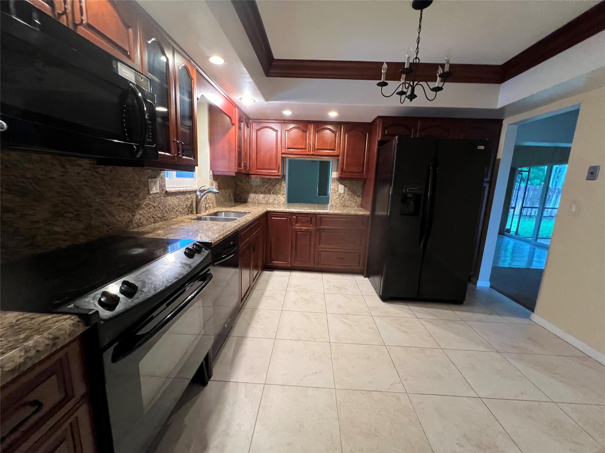 PEMBROKE LAKES SEC 4 - Residential Lease