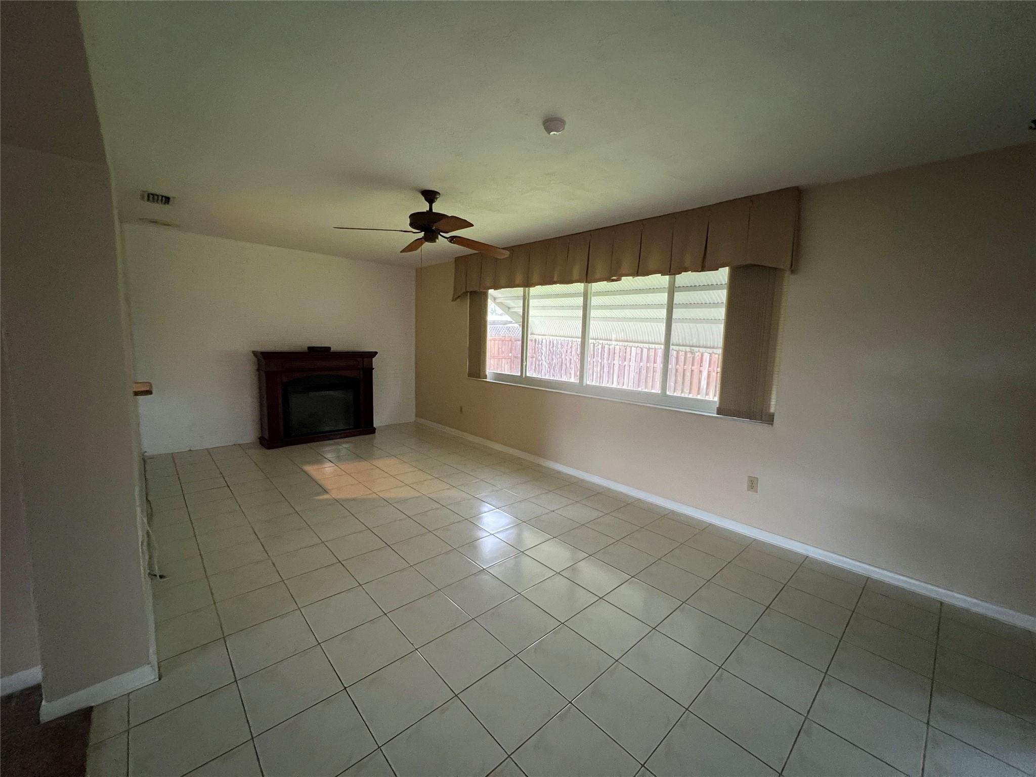 PEMBROKE LAKES SEC 4 - Residential Lease