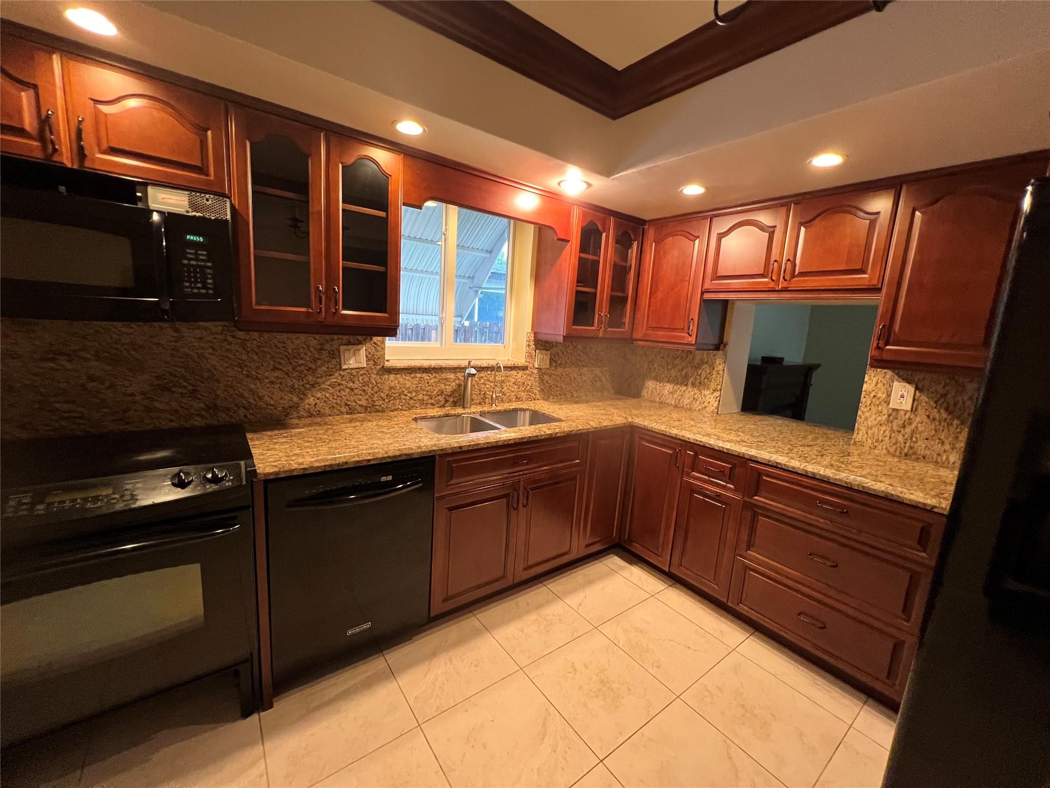 PEMBROKE LAKES SEC 4 - Residential Lease