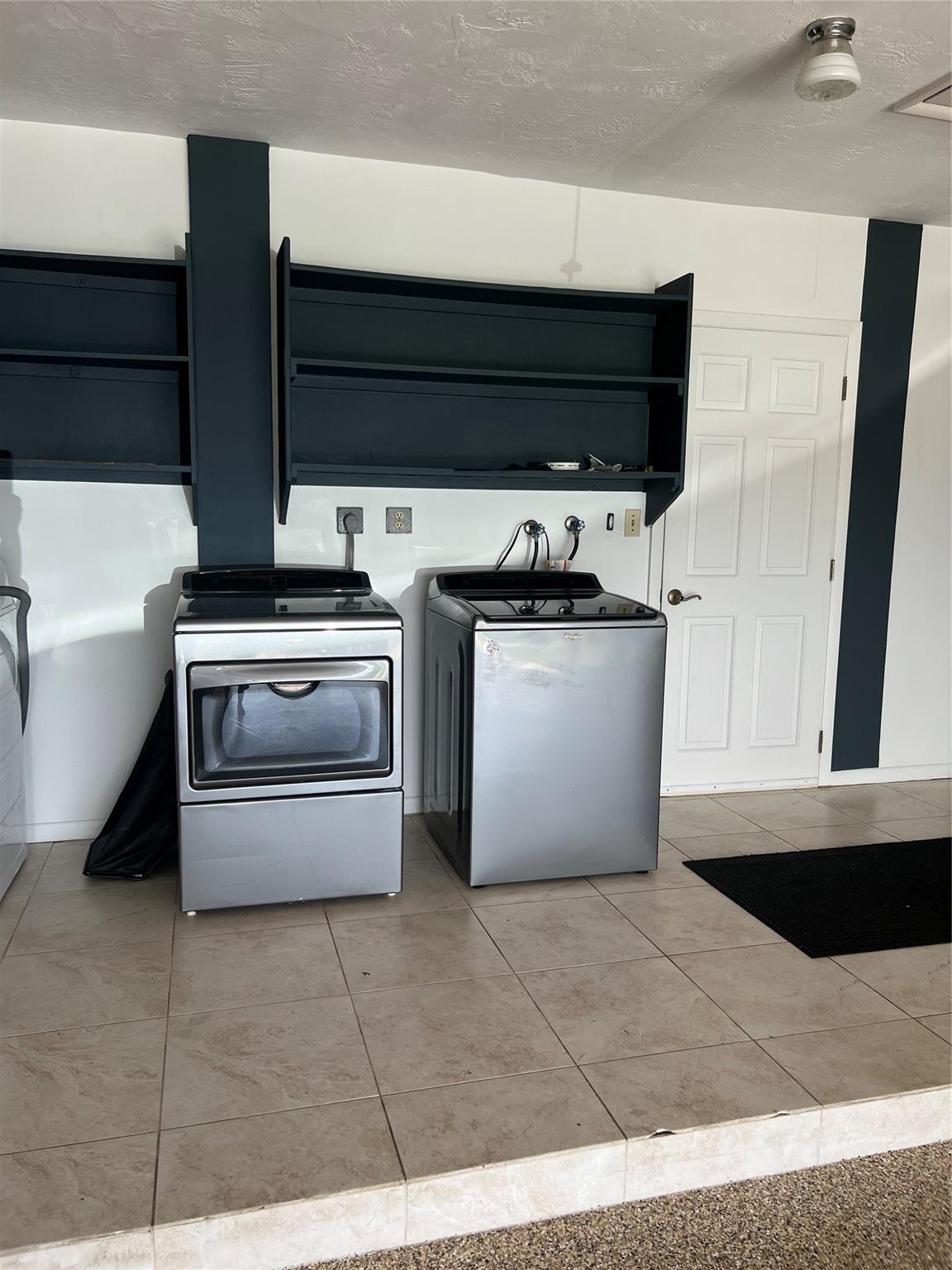 PEMBROKE LAKES SEC 4 - Residential Lease