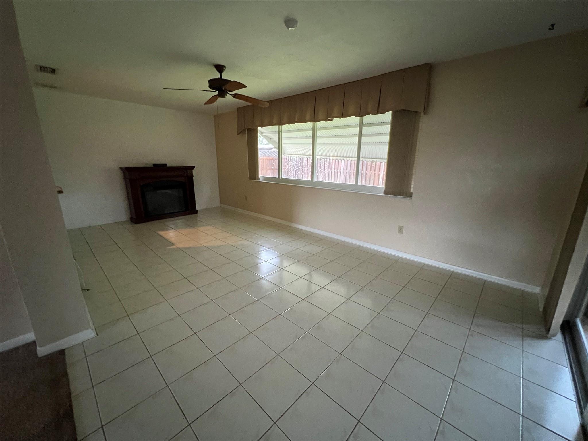 PEMBROKE LAKES SEC 4 - Residential Lease