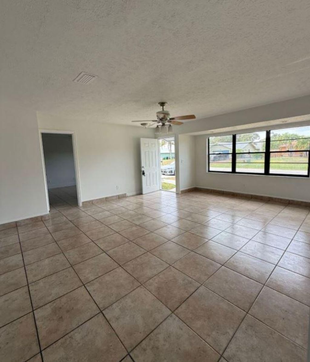 Photo of 1517 SE Crown Street, Port Saint Lucie, FL 34983 (MLS # R11164488)