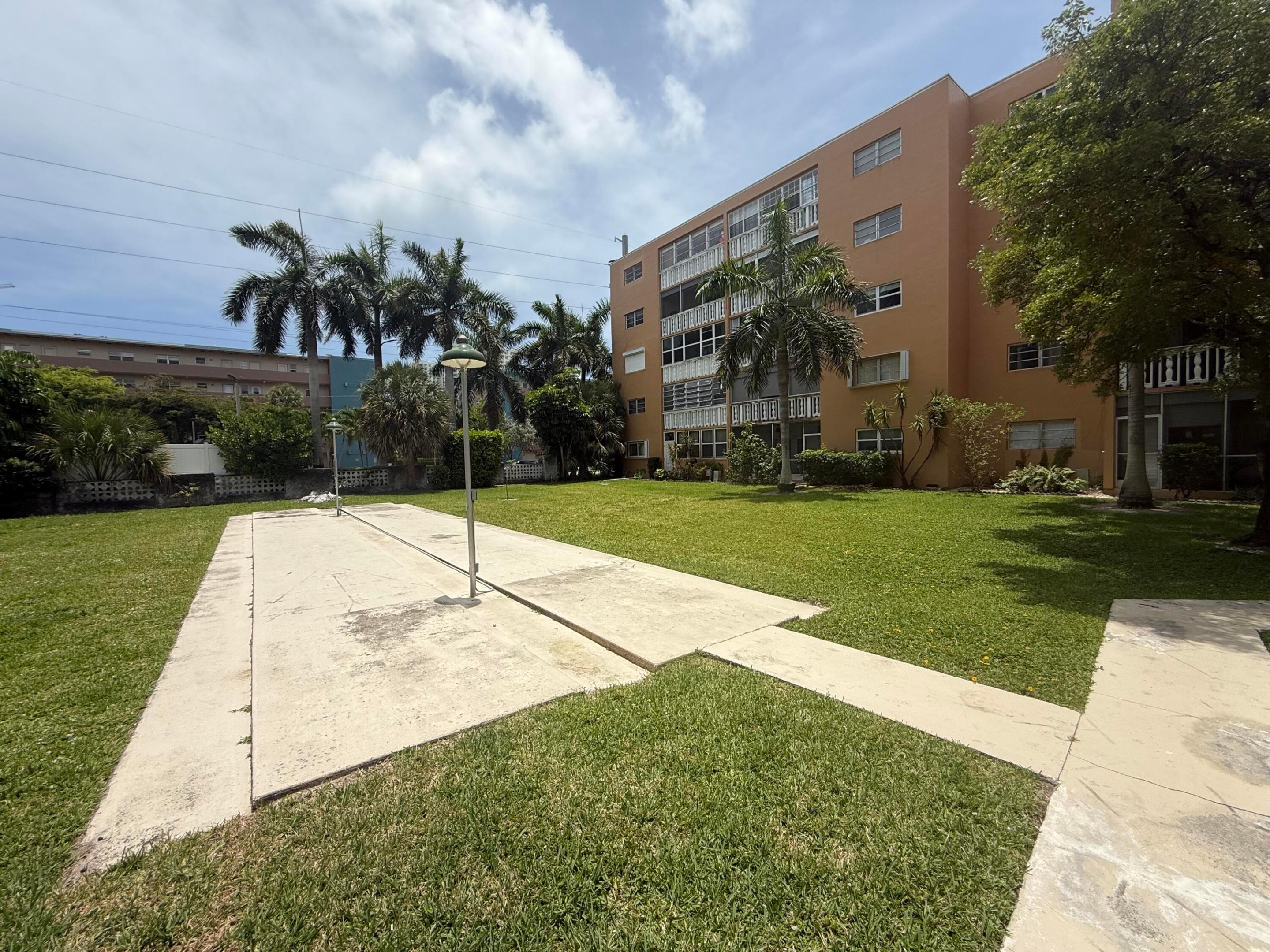 MEADOWBROOK TOWERS CONDO - Residential