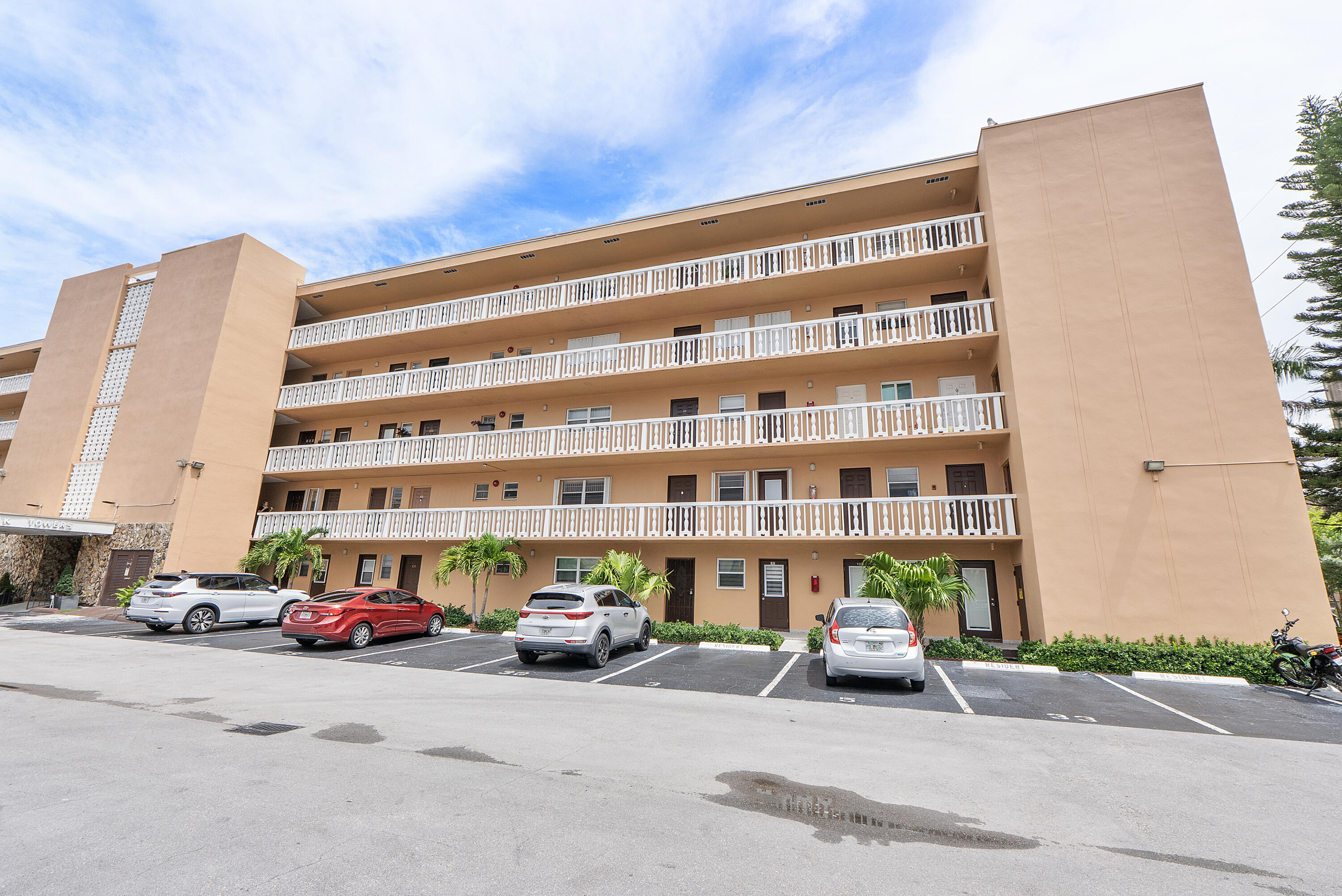MEADOWBROOK TOWERS CONDO - Residential
