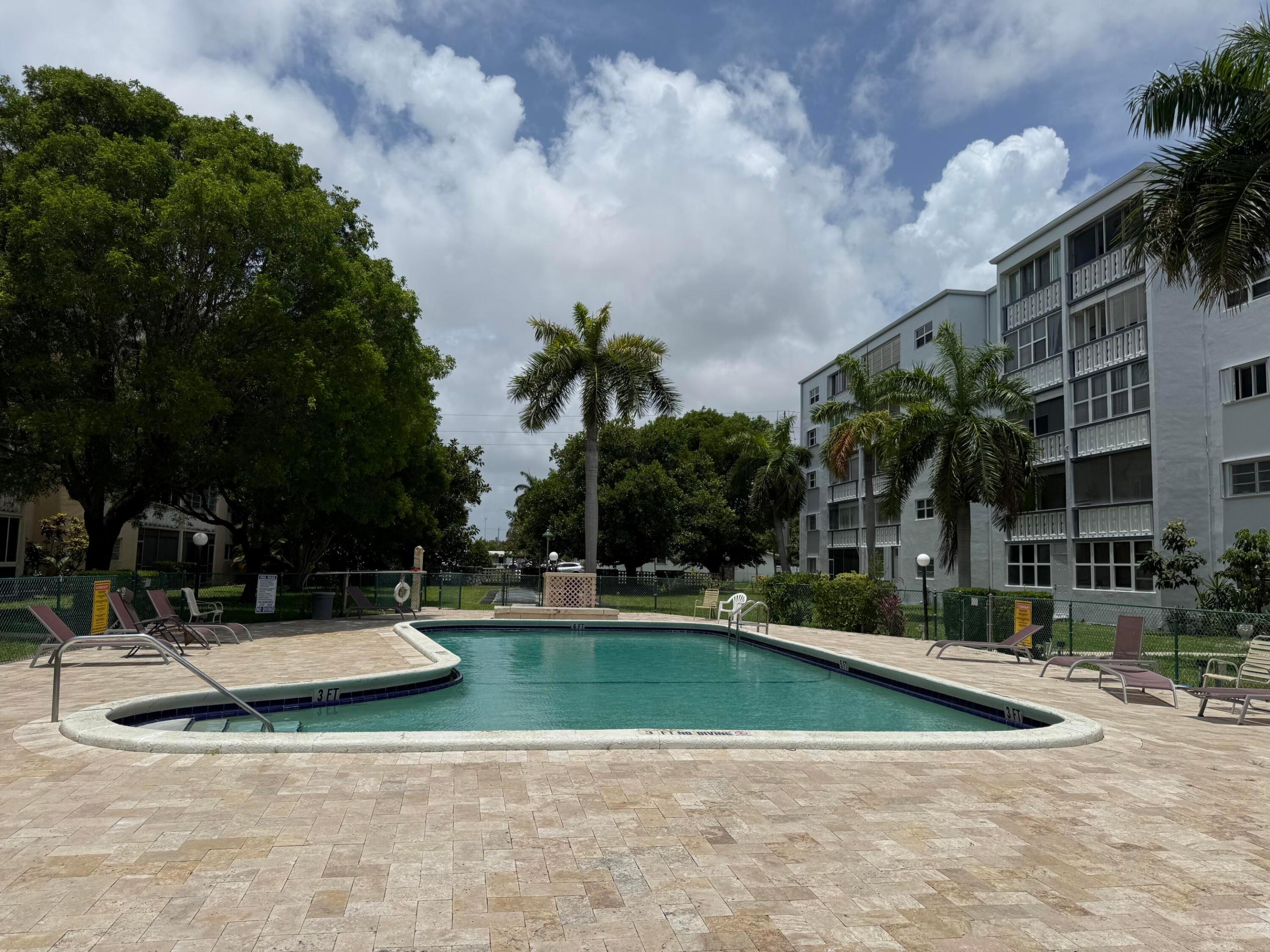 MEADOWBROOK TOWERS CONDO - Residential