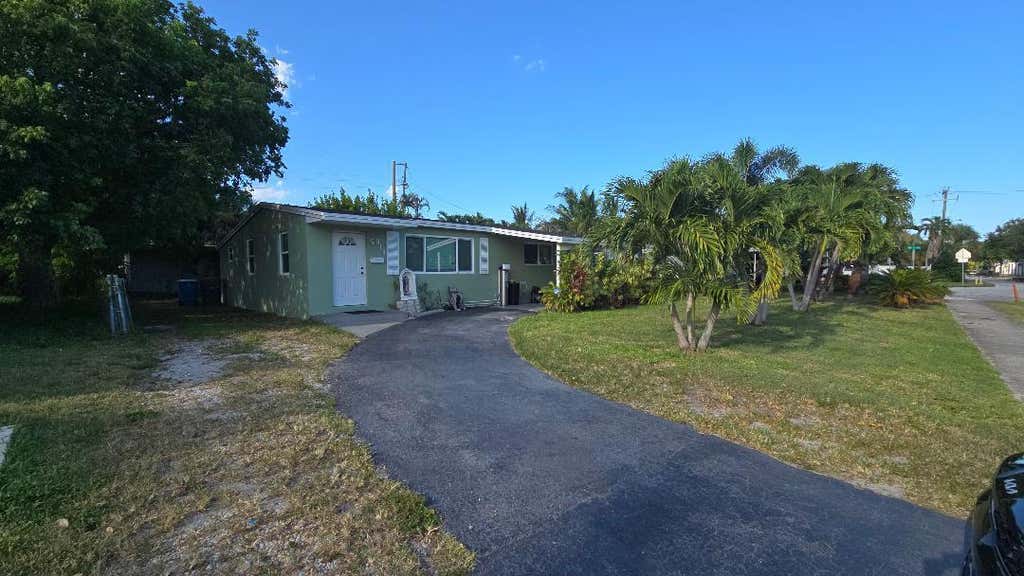 Photo of 911 NE 58TH Street, Oakland Park, FL 33334 (MLS # B26066530)