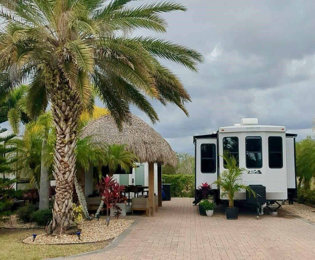 Silver Palms Rv Resort - Land